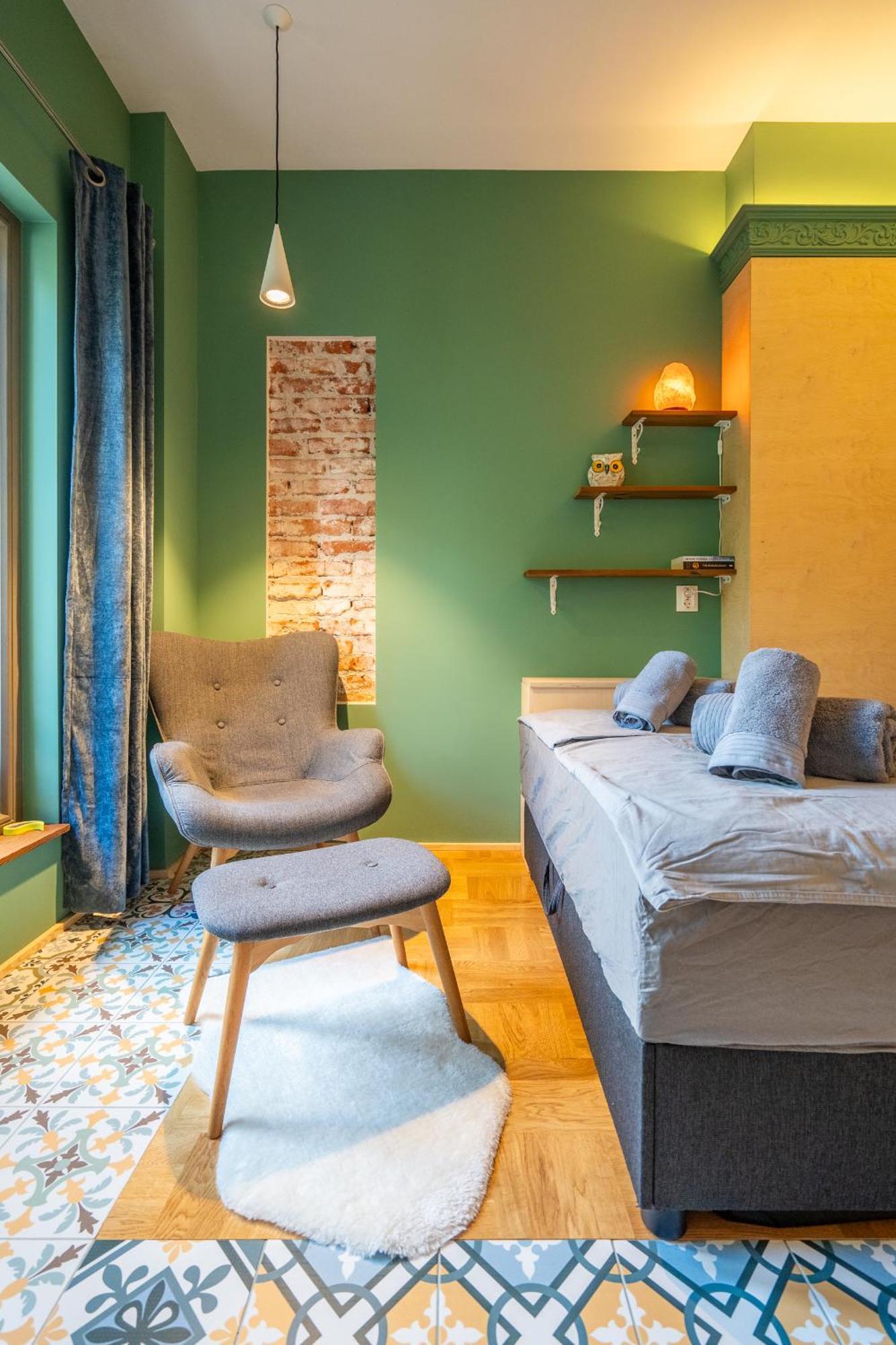 Bijou - 1 Bedroom *
